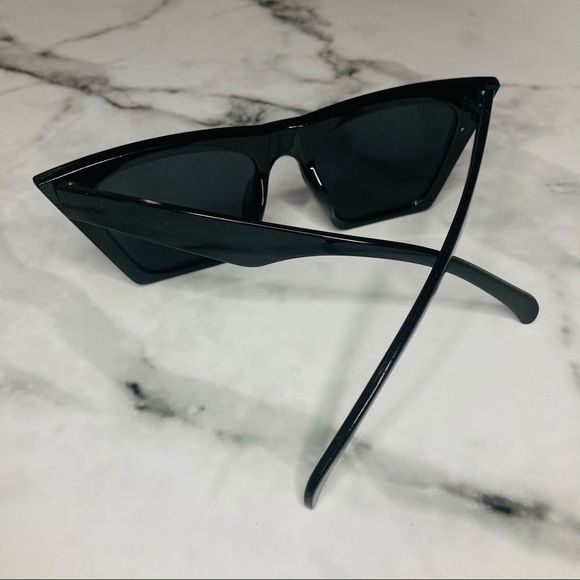 ***Sold**** Black geo glasses - Picture 4 of 5